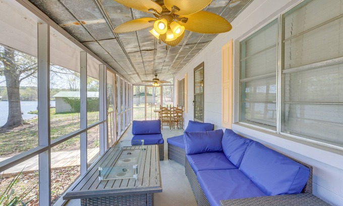 Delta Kabine | Lake Gerald Cabin Rental w/ Boat Dock & Grill!