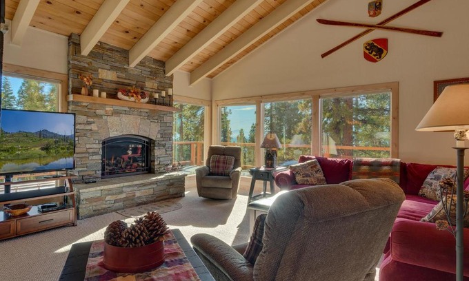 Lake Forest Haus | Lake Haven at Dollar Point - Spacious 4 BR w Lake Views, Sauna, Near Ski Resorts!