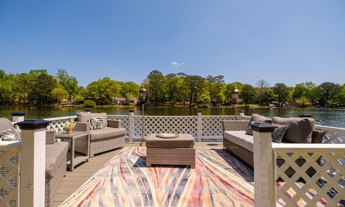 Conyers Haus | Lake Haven-Entire guesthouse with Hot Tub, Paddleboat, and Fishing!