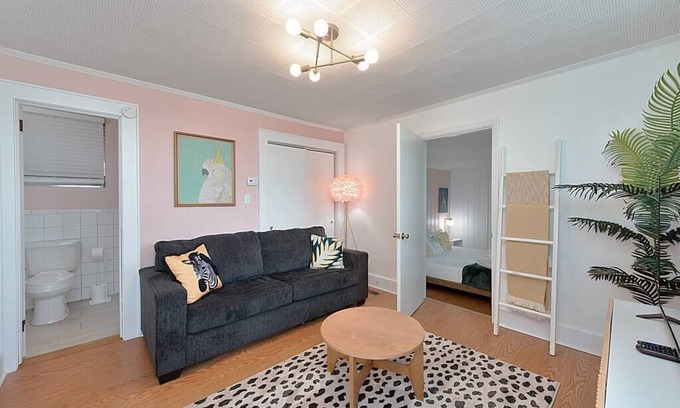 Hickory Haus | Lake Hickory Trio 1 BR Pink Unit