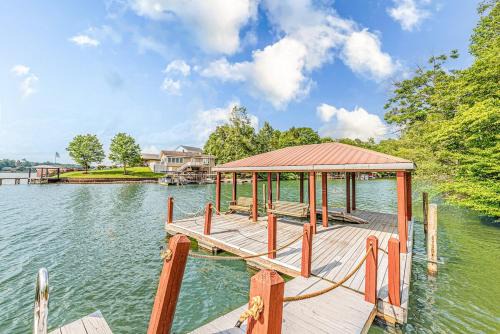 Hickory Haus | Lake Hickory Trio with Boat Slip