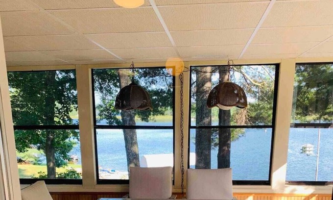 Gladwin Hütte | Lake House Escape