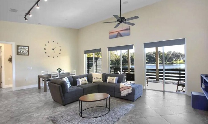 Eustis Haus | Lake House minutes to downtown Mt Dora and Eustis