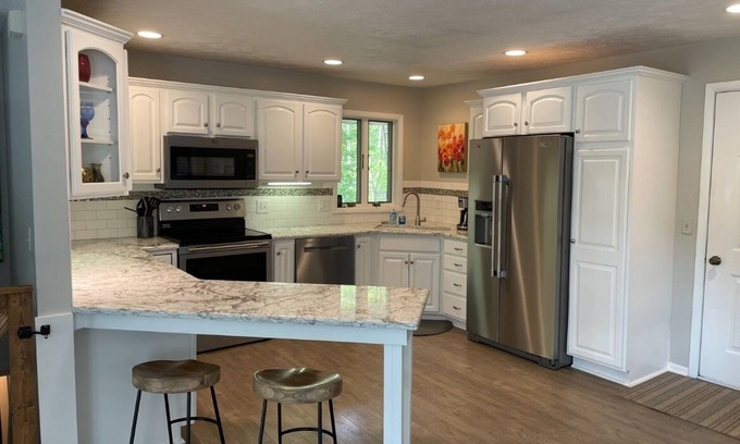 Canadian Lakes Haus | Lake House with 4 Kayaks and 3 Golf Courses