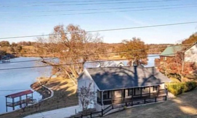 Lincoln Haus | Lake Life on Logan Martin. Relax Unwind Recharge. Leave all your stress behind