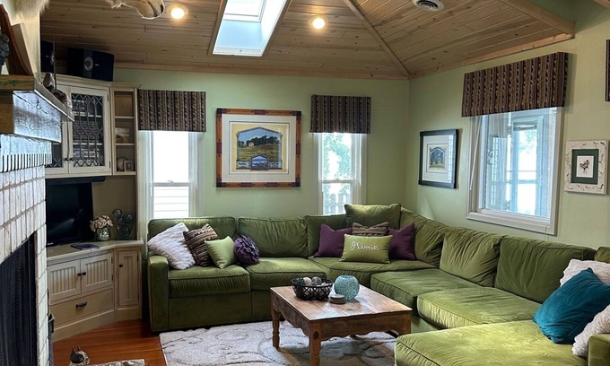 Lake Mills Haus | Lake Living at it's best!