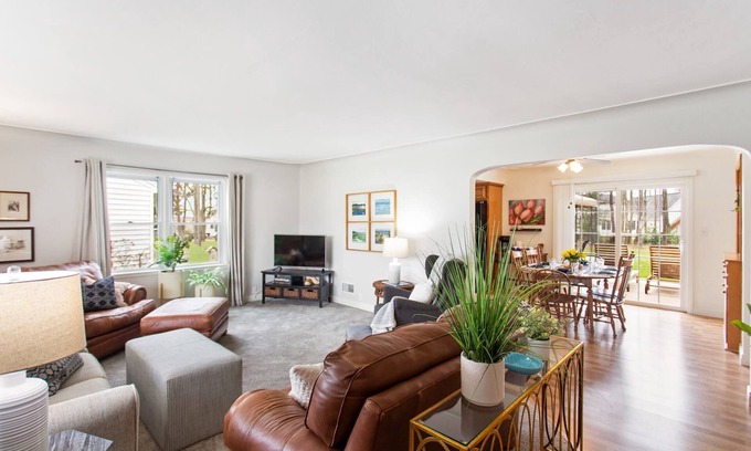 Waukazoo Woods Haus | Lake Macatawa Lakeside Family Cottage W/Hot Tub!