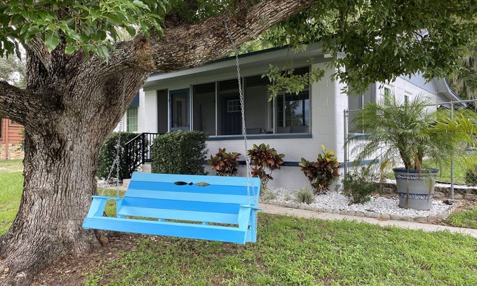 Minneola Haus | Lake Minneola Sunset Cottage - Lakefront Home - Sun Water Florida!