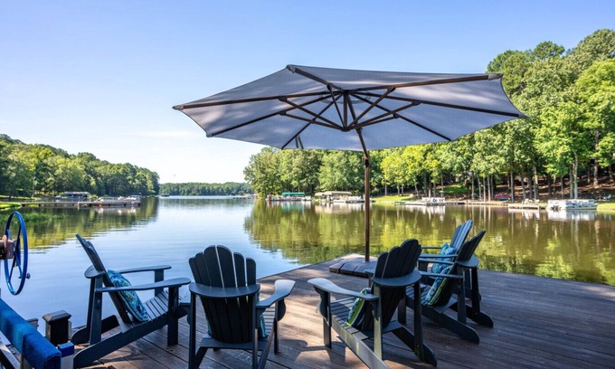 Buckhead Haus | Lake Oconee Getaway Dock Fire Pit Dog Friendly