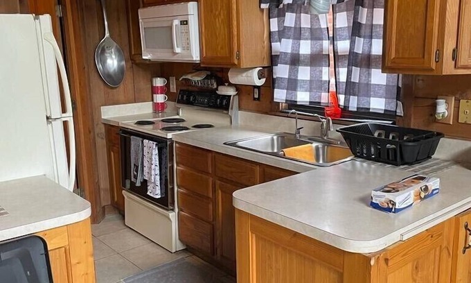 Okeechobee Kabine | Lake Okeechobee Waterview Cabin with dock!