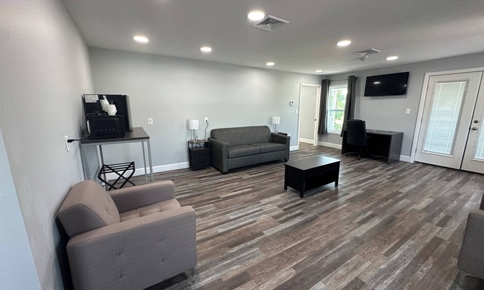 Iuka Hotel | Lake Park Inn