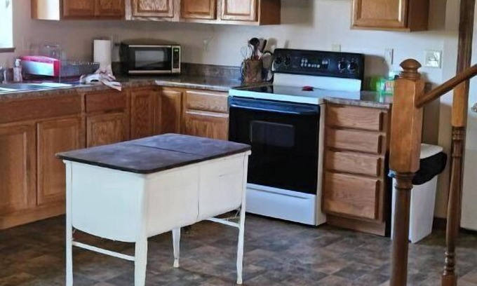 Deer Meadows Wohnung | Lake Roosevelt apartment ,beautiful view . sleep 4. two bath, full kitchen.