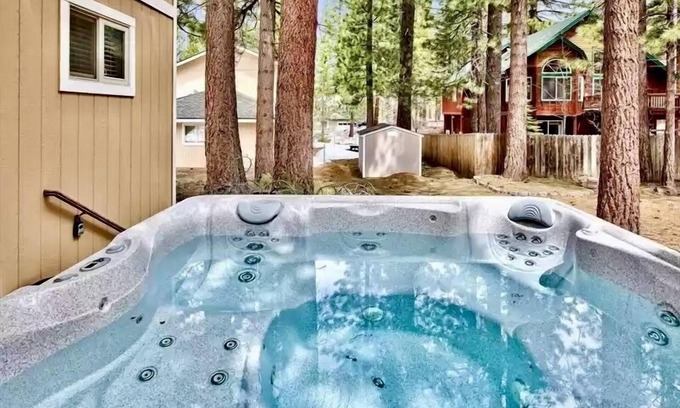 Montgomery Estates Kabine | Lake Tahoe Cabin with Hot tub Mv350