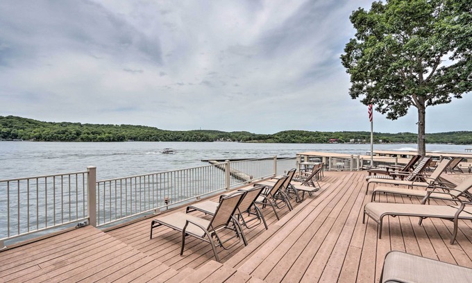 Lake of the Ozarks Wohnung | Lake View & Boat Slip: Osage Beach Retreat!