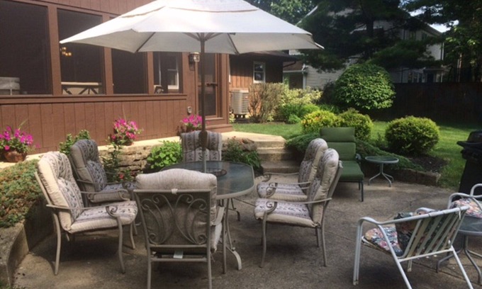 Jamestown Haus | Lake view home in quiet neighborhood near Xenia and Cedarville