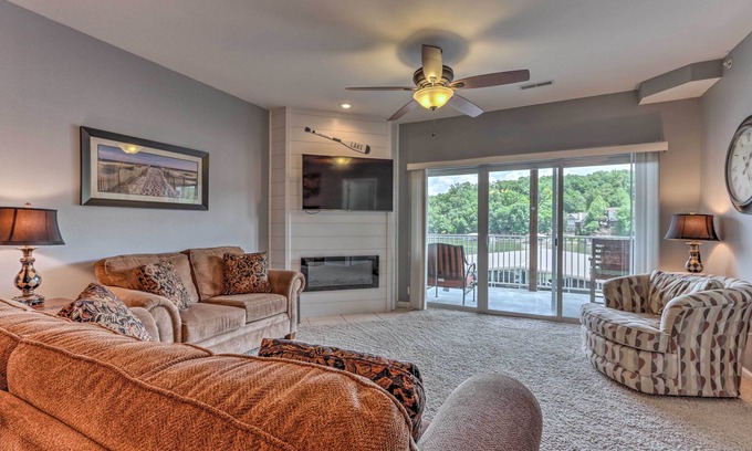 Camdenton Eigentumswohnung | Lake View, Pool Access: Idyllic Camdenton Condo!