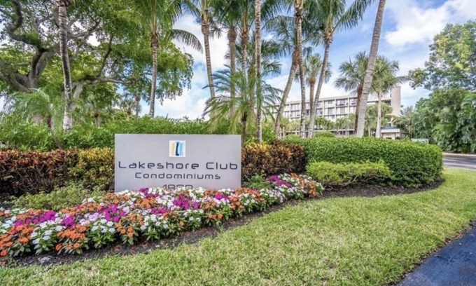 Palm Beach - West Palm Beach Eigentumswohnung | Lake view, pool, gym, 10 mins from West Palm!
