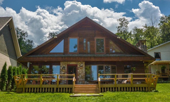 Thayerville Haus | Lake View