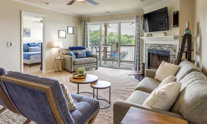 Osage Beach Wohnung | Lake Views and Pool Access Condo in Osage Beach!