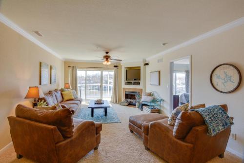 Osage Beach Wohnung | Lake Views and Pool Access Osage Beach Condo
