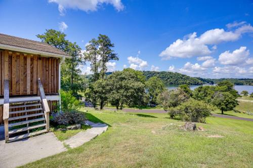 Ingles Haus | Lake Views and Private Dock Radford Retreat!
