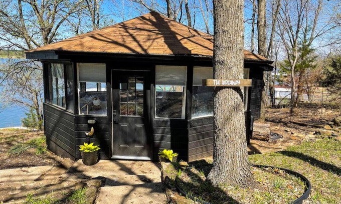 Hulbert Kabine | Lake views! Steps to the water! Sweetheart getaway
