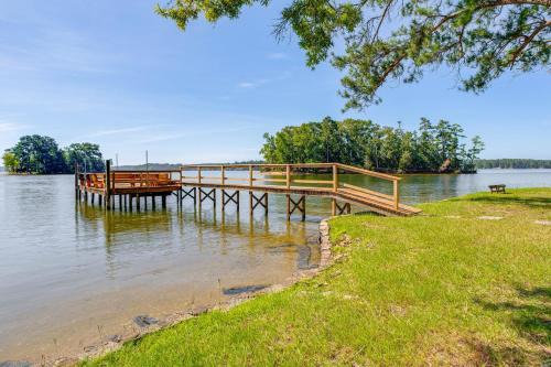 Camden Haus | Lake Wateree Retreat Dock and Screened Porch!