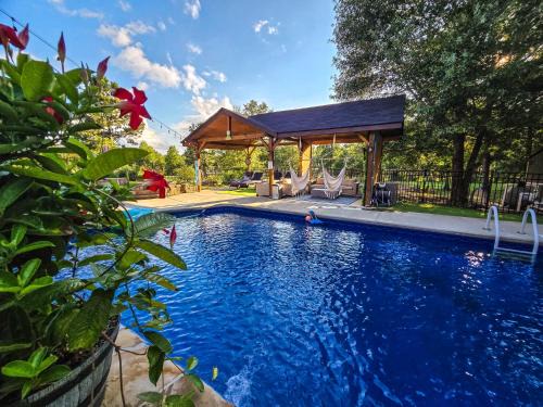 Upatoi Haus | Lakefront 6BR house with Pool, Game Room & Private Pier