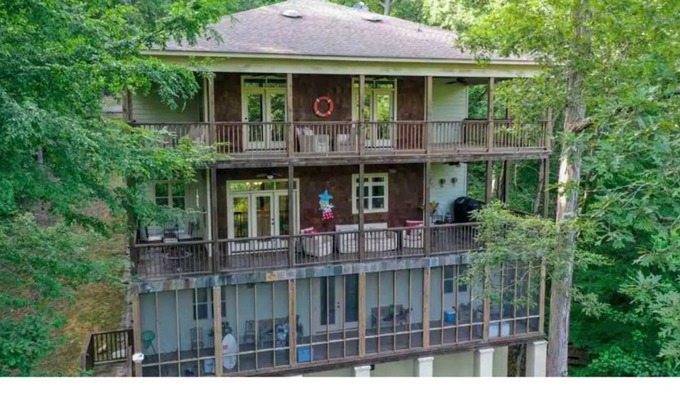 Savannah Haus | Lakefront Access 6-bed Pickwick Lake House w/ Dock