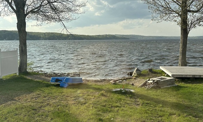 Sabattus Haus | Lakefront All Season Home