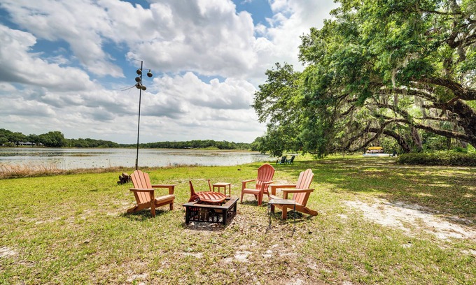 Inverness Wohnung | Lakefront Apt w/ Canoes in Inverness!