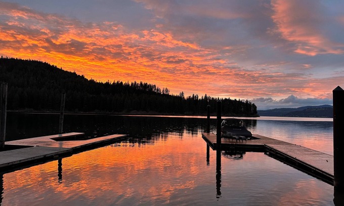 Carey Bay Haus | Lakefront Cabin in Carey Bay