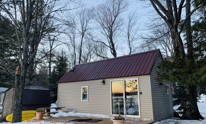 Newberry Kabine | Lakefront Cabin... Ride To All The Snowmobile Trails From The Cabin