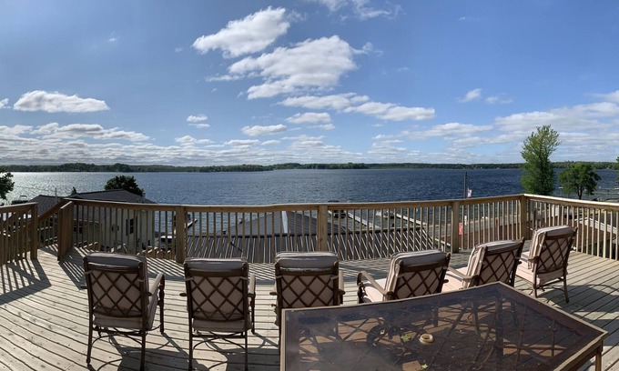 Chippewa Lake Hütte | Lakefront Cottage | Huge Deck, Fire, Kayaks & Dock