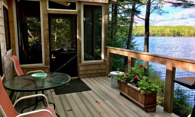 Lincolnville Kabine | Lakefront Cottage | Panoramic Nature & Water Views