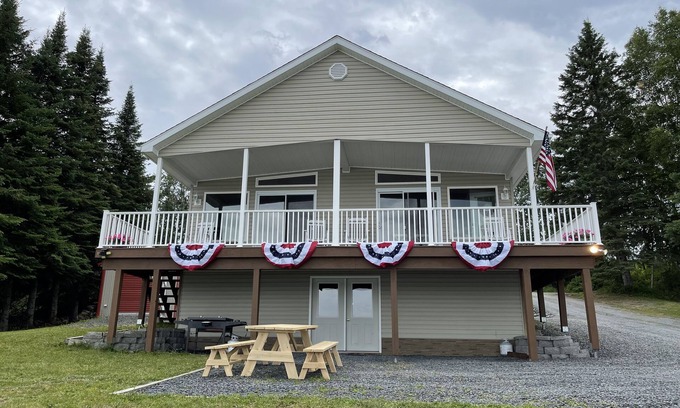 Eagle Lake Hütte | Lakefront cottage with private beach, near trails