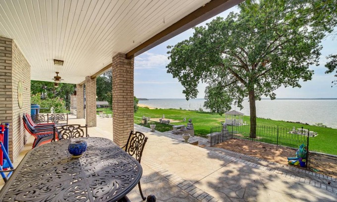 Hoyt Haus | Lakefront Eufaula Escape with Dock and Private Beach!