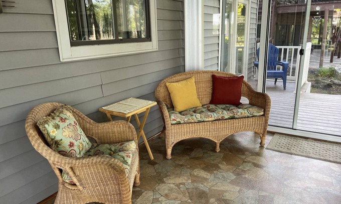 Lake of the Woods Haus | Lakefront Getaway – waterfront, adjacent beach, amazing sunsetsn