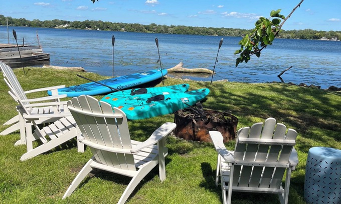 Round Lake Haus | Lakefront Getaway