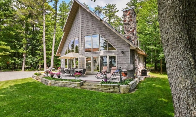 Higgins Lake Haus | LAKEFRONT HOME w BEACH @ HIGGINS LAKE !
