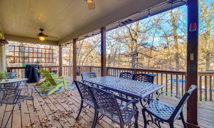 Grove Haus | Lakefront Home w/ Furnished Deck in Grove!