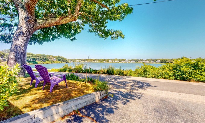 Falmouth Heights Haus | Charmantes Haus am See mit herrlichem Blick - zu Fuß zum Strand!