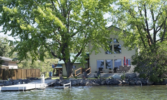 Bigfork Kabine | Lakefront home with Dock and lagoon access in Bigfork