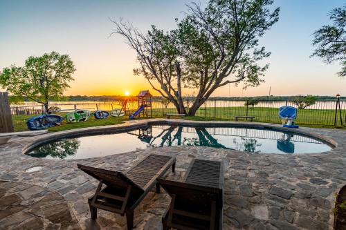 Rowlett Haus | Lakefront Luxe 5BR 2Bath Home with Pool & Hot Tub