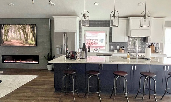 Three Rivers Haus | Lakefront Luxury Living: Chef's Kitchen, Fire Pit, Stunning Views & Boat Rental