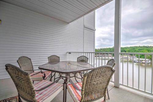 Osage Beach Wohnung | Lakefront Osage Beach Condo Dock Your Boat Here!