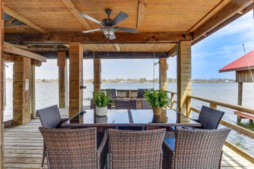 Oscar Haus | Lakefront Oscar Home with Game Room and Boat Dock!