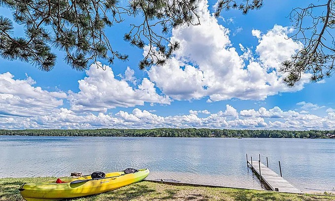 Johannesburg Haus | Lakefront Retreat on Big Bear Lake. Indoor hot tub; sleeps 20