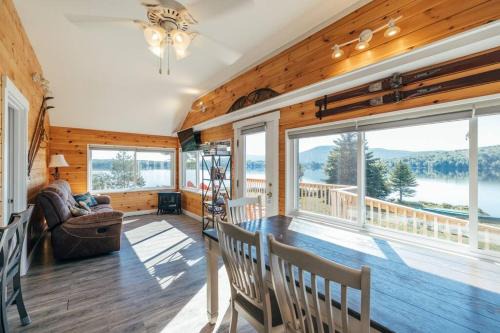 North New Portland Skihütte | Lakefront Stunning Home, only 30 min to Sugarloaf!