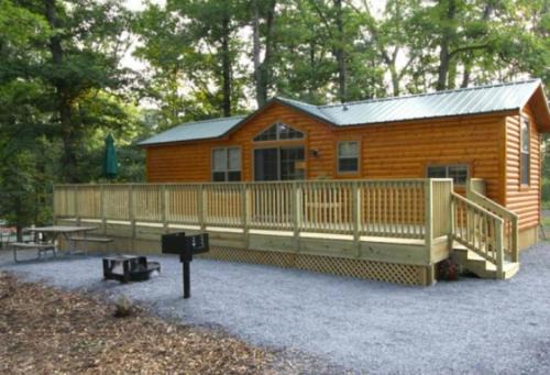 Milton Resort | Lakeland RV Campground Cottage 15